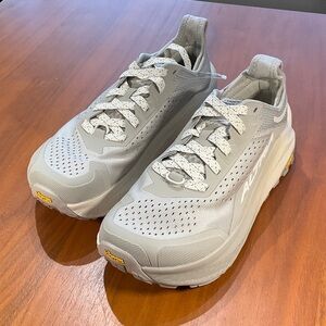 Altra Olympus 6 Lightweight Grey Athletic Shoes